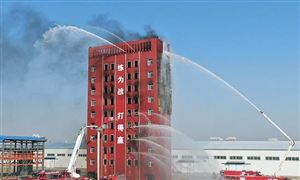 18歲消防員救下18歲輕生少年 中國高層、超高層建筑火災消防救援裝備發(fā)展現(xiàn)狀